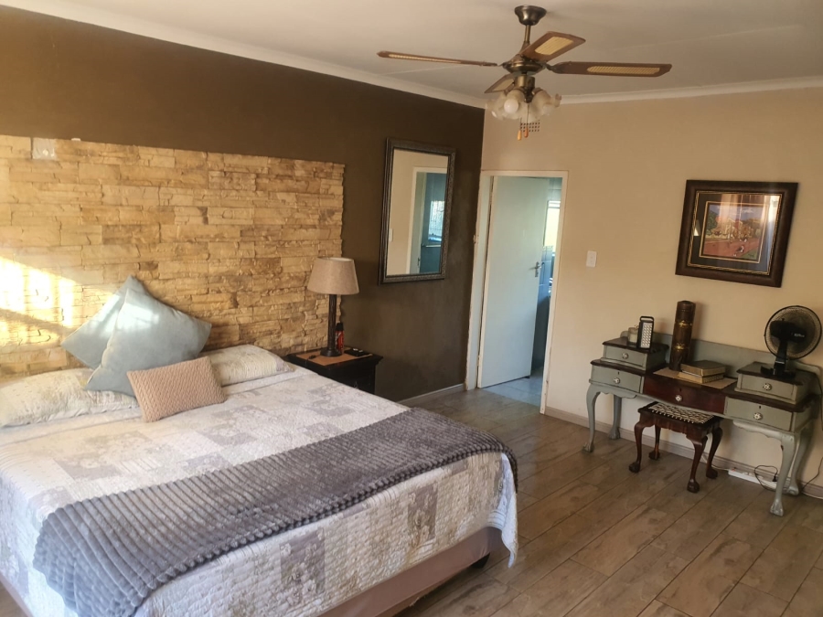 3 Bedroom Property for Sale in Safari Gardens North West